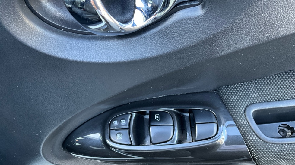 Nissan Juke 1.5 dCi N-Connecta 5dr Diesel Hatchback - Image 27