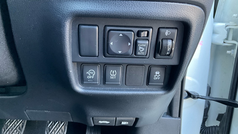 Nissan Juke 1.5 dCi N-Connecta 5dr Diesel Hatchback - Image 28