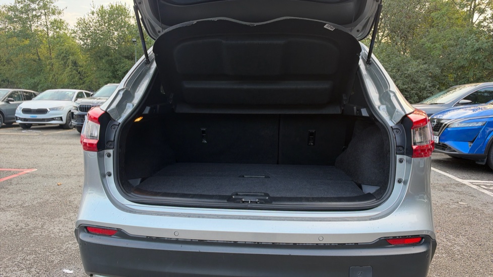 Nissan Qashqai 1.3 DiG-T Tekna 5dr Petrol Hatchback - Image 4