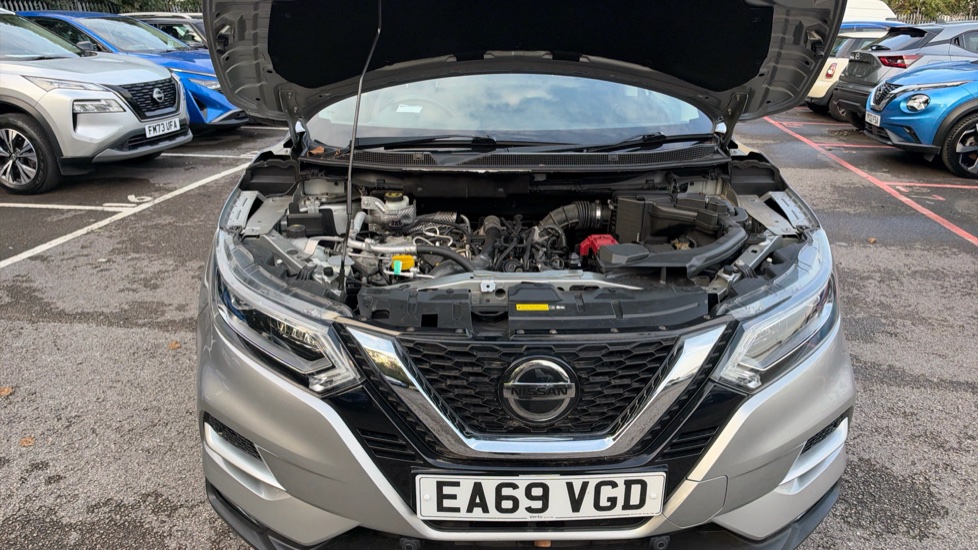 Nissan Qashqai 1.3 DiG-T Tekna 5dr Petrol Hatchback - Image 8