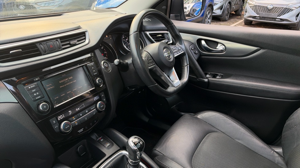 Nissan Qashqai 1.3 DiG-T Tekna 5dr Petrol Hatchback - Image 9