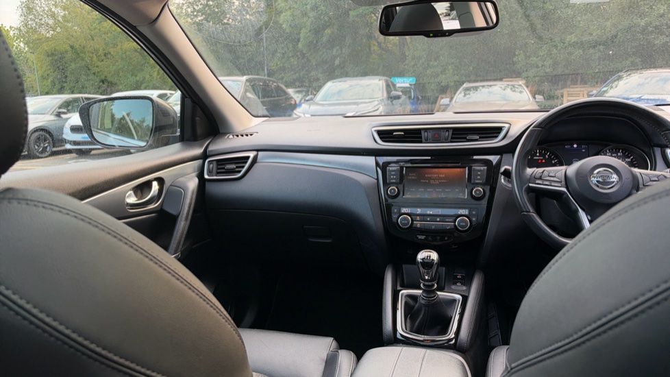 Nissan Qashqai 1.3 DiG-T Tekna 5dr Petrol Hatchback - Image 10