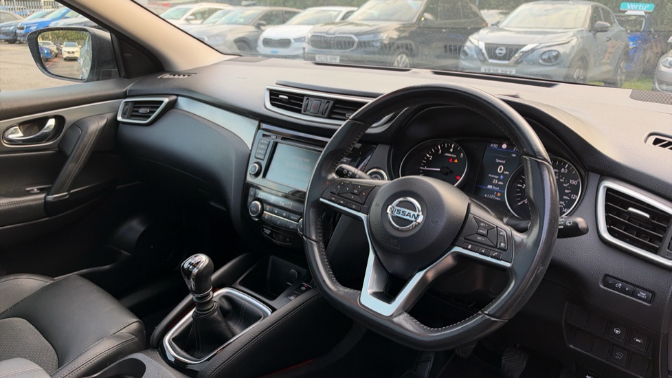 Nissan Qashqai 1.3 DiG-T Tekna 5dr Petrol Hatchback - Image 11