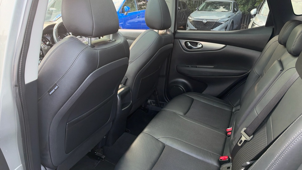 Nissan Qashqai 1.3 DiG-T Tekna 5dr Petrol Hatchback - Image 16