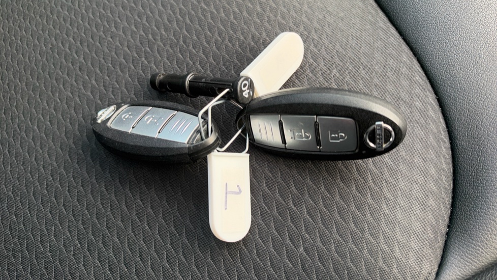 Nissan Qashqai 1.3 DiG-T Tekna 5dr Petrol Hatchback - Image 20
