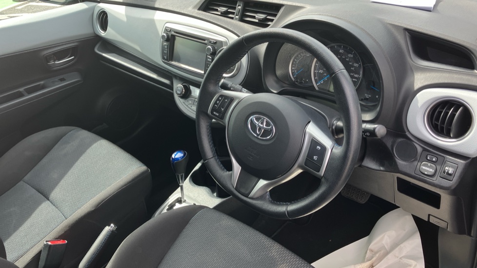 Toyota Yaris 1.5 VVT-i Hybrid T4 5dr CVT Hybrid Hatchback - Image 11
