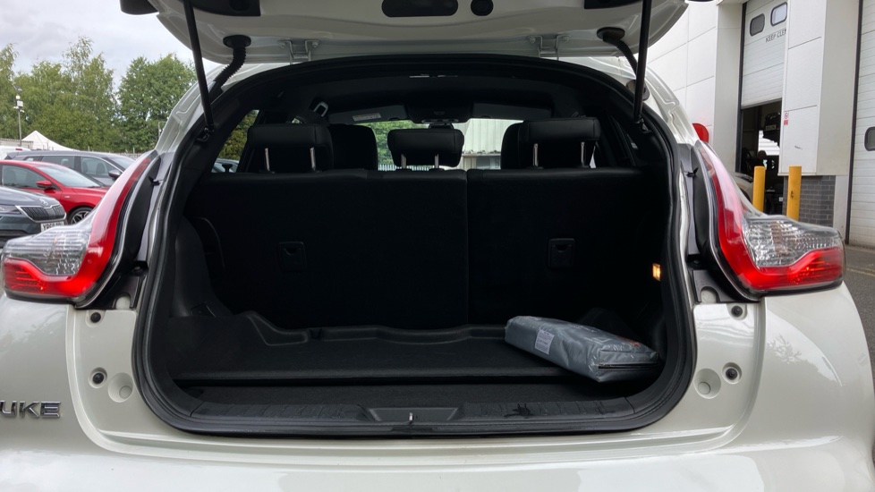 Nissan Juke 1.2 DiG-T N-Connecta 5dr Petrol Hatchback - Image 4