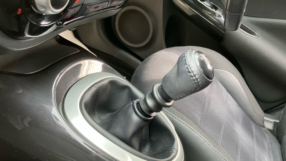Nissan Juke 1.2 DiG-T N-Connecta 5dr Petrol Hatchback - Image 13
