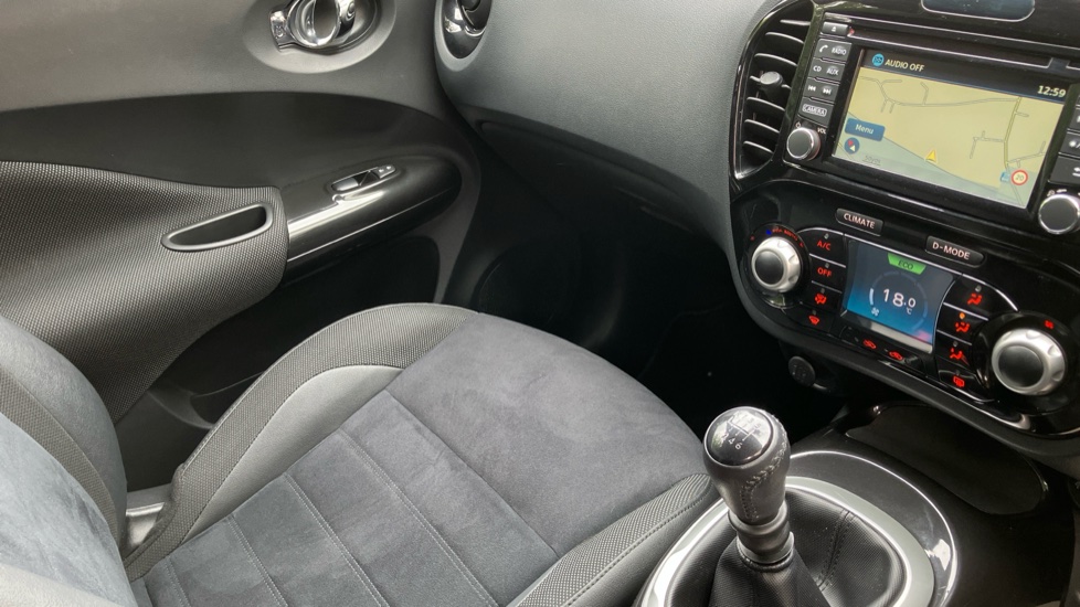 Nissan Juke 1.2 DiG-T N-Connecta 5dr Petrol Hatchback - Image 14