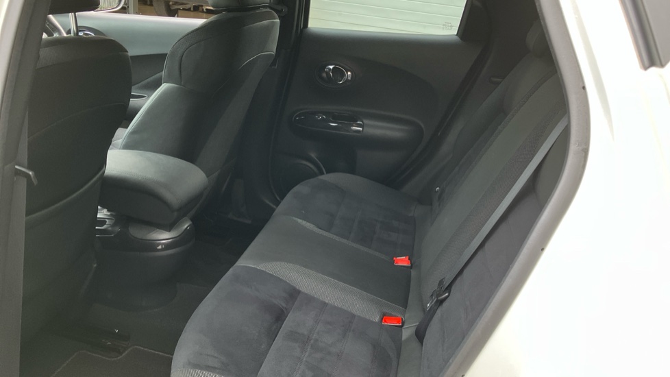 Nissan Juke 1.2 DiG-T N-Connecta 5dr Petrol Hatchback - Image 16