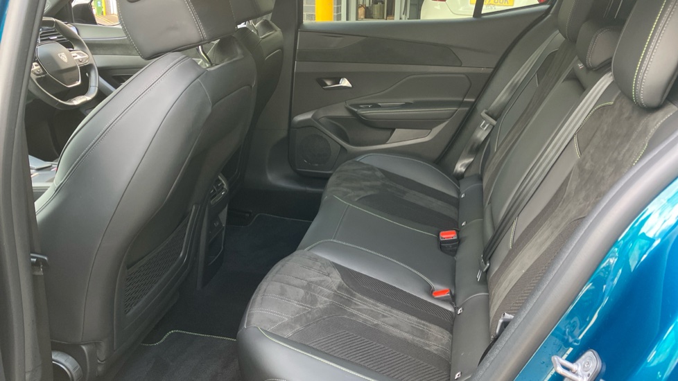 Peugeot 408 1.2 PureTech GT 5dr EAT8 Petrol Hatchback - Image 16