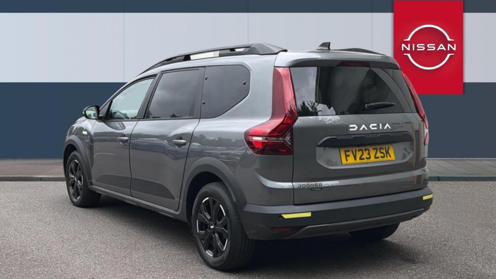 Dacia Jogger 1.6 HEV Extreme SE 5dr Auto Hybrid Estate - Image 2