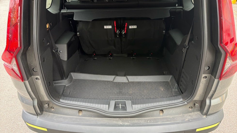 Dacia Jogger 1.6 HEV Extreme SE 5dr Auto Hybrid Estate - Image 4