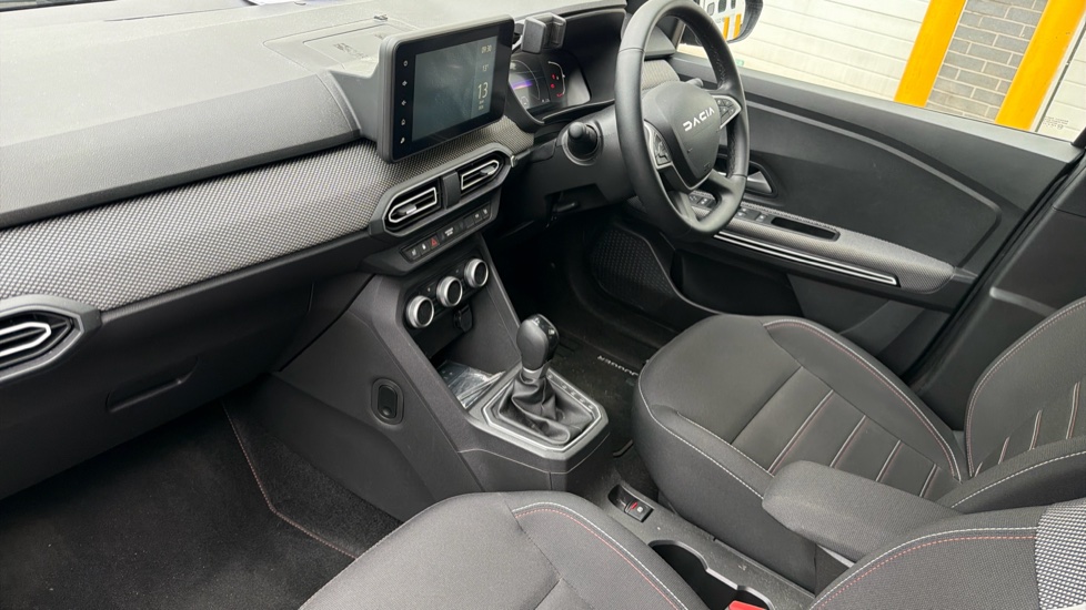 Dacia Jogger 1.6 HEV Extreme SE 5dr Auto Hybrid Estate - Image 9