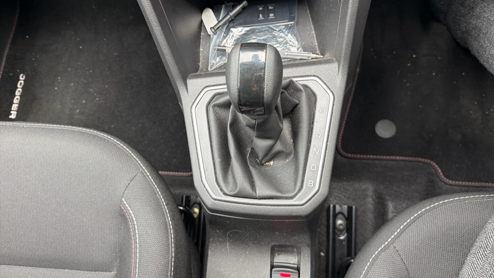 Dacia Jogger 1.6 HEV Extreme SE 5dr Auto Hybrid Estate - Image 13
