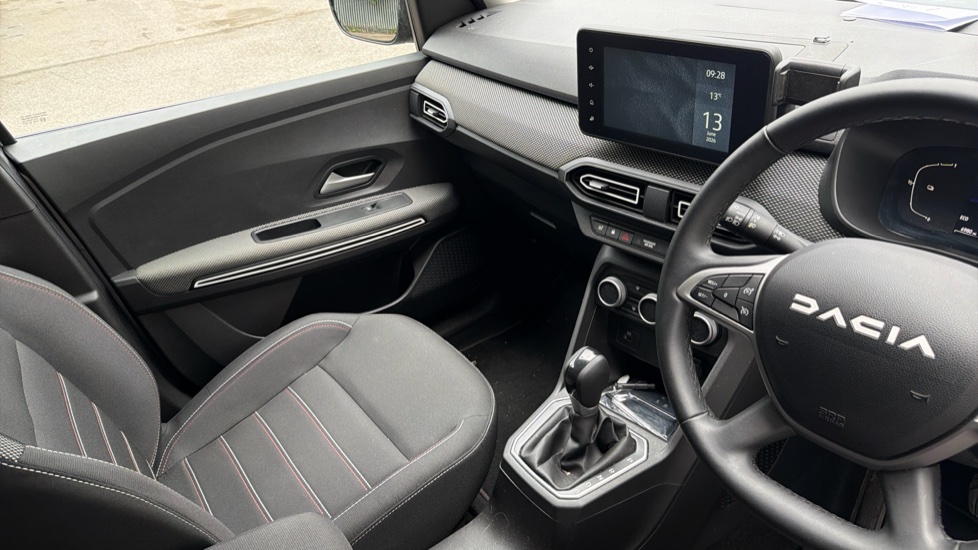 Dacia Jogger 1.6 HEV Extreme SE 5dr Auto Hybrid Estate - Image 14