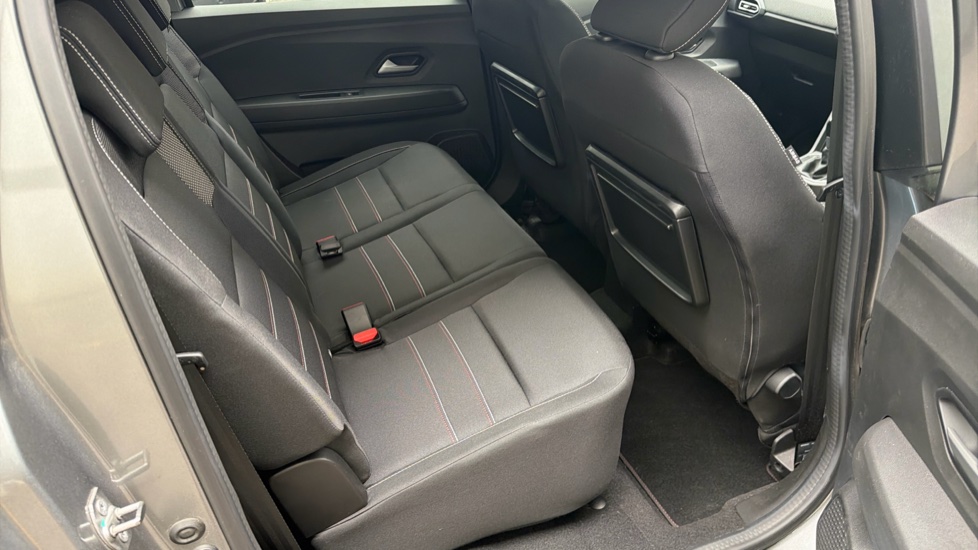 Dacia Jogger 1.6 HEV Extreme SE 5dr Auto Hybrid Estate - Image 16