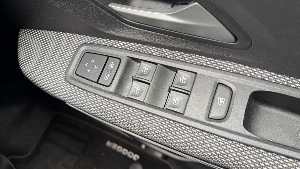 Dacia Jogger 1.6 HEV Extreme SE 5dr Auto Hybrid Estate - Image 22