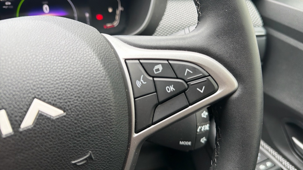 Dacia Jogger 1.6 HEV Extreme SE 5dr Auto Hybrid Estate - Image 23