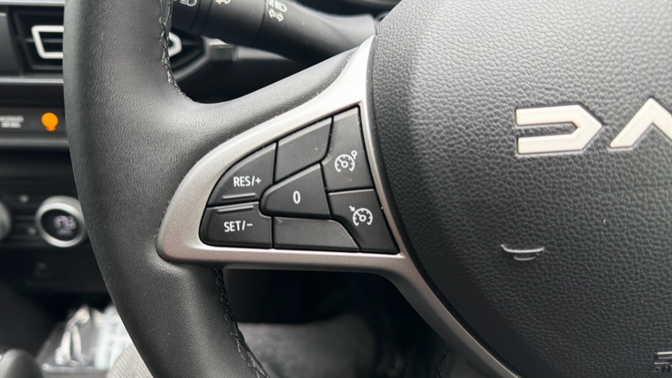 Dacia Jogger 1.6 HEV Extreme SE 5dr Auto Hybrid Estate - Image 24