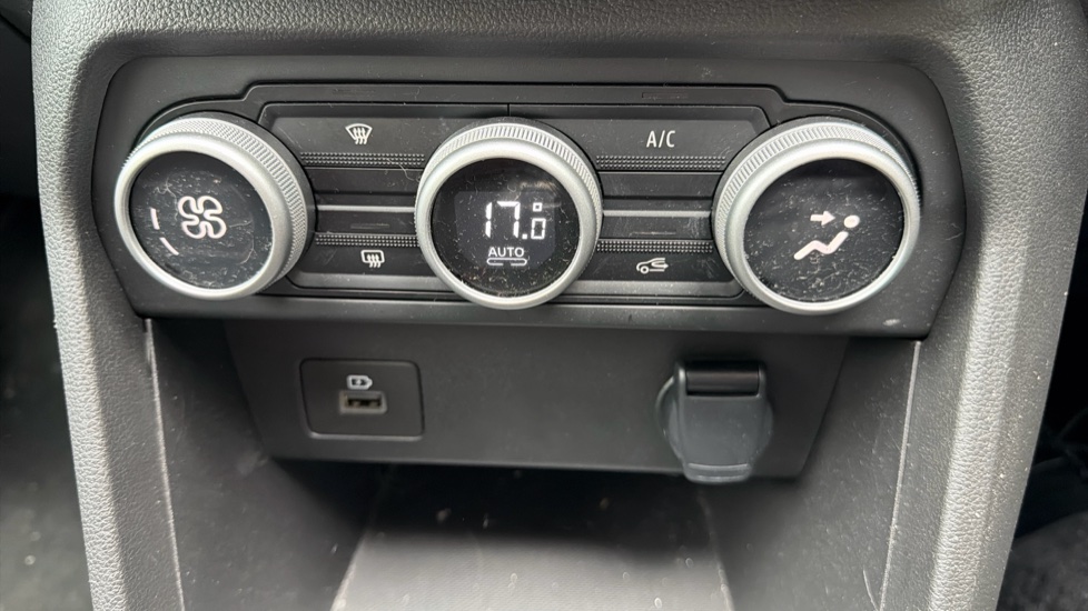Dacia Jogger 1.6 HEV Extreme SE 5dr Auto Hybrid Estate - Image 28