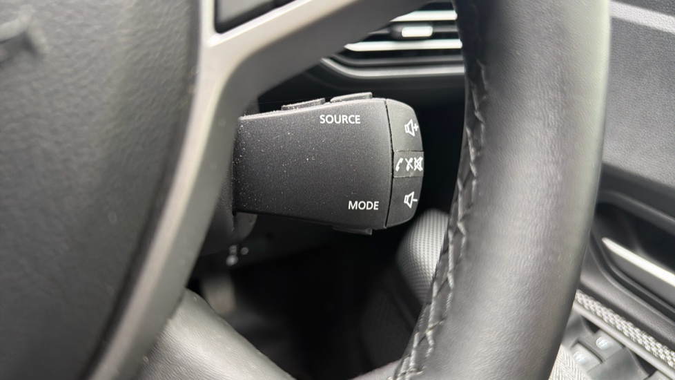Dacia Jogger 1.6 HEV Extreme SE 5dr Auto Hybrid Estate - Image 29