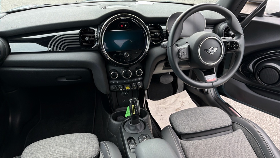 MINI Hatchback 135kW Cooper S Multitone Edition 33kWh 3dr Auto Electric Hatchback - Image 9