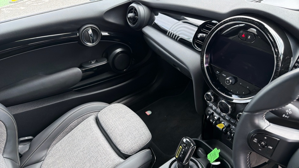 MINI Hatchback 135kW Cooper S Multitone Edition 33kWh 3dr Auto Electric Hatchback - Image 14