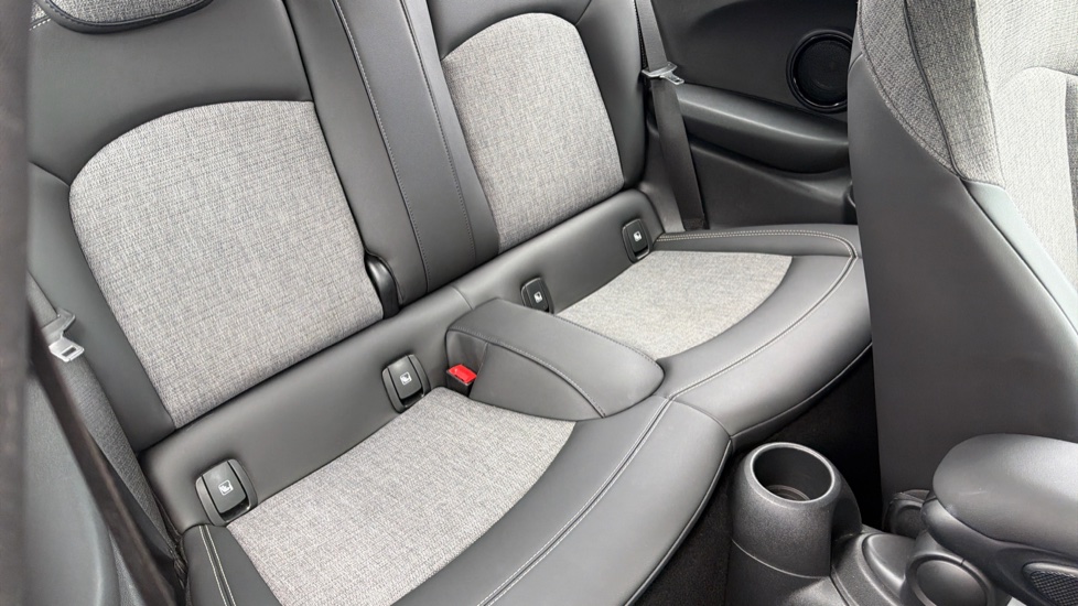 MINI Hatchback 135kW Cooper S Multitone Edition 33kWh 3dr Auto Electric Hatchback - Image 16