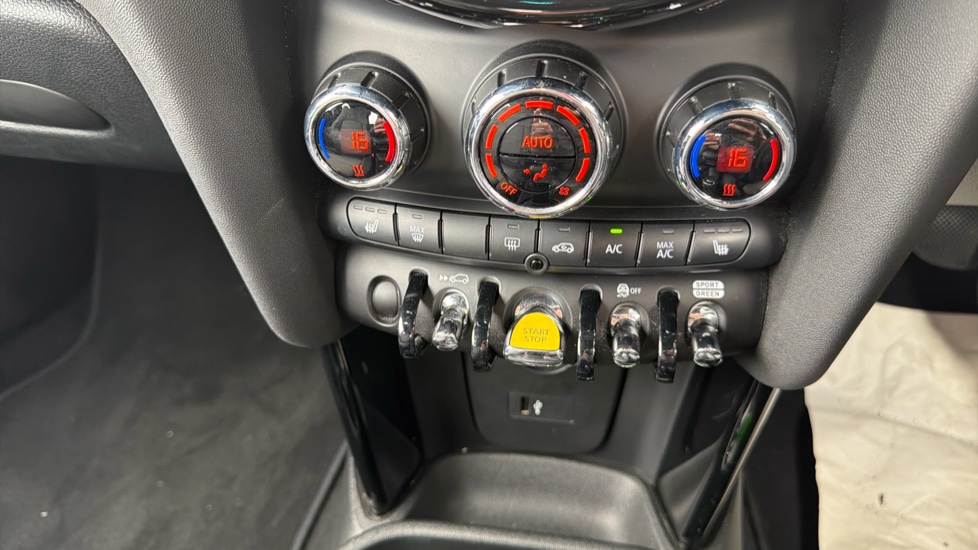 MINI Hatchback 135kW Cooper S Multitone Edition 33kWh 3dr Auto Electric Hatchback - Image 26