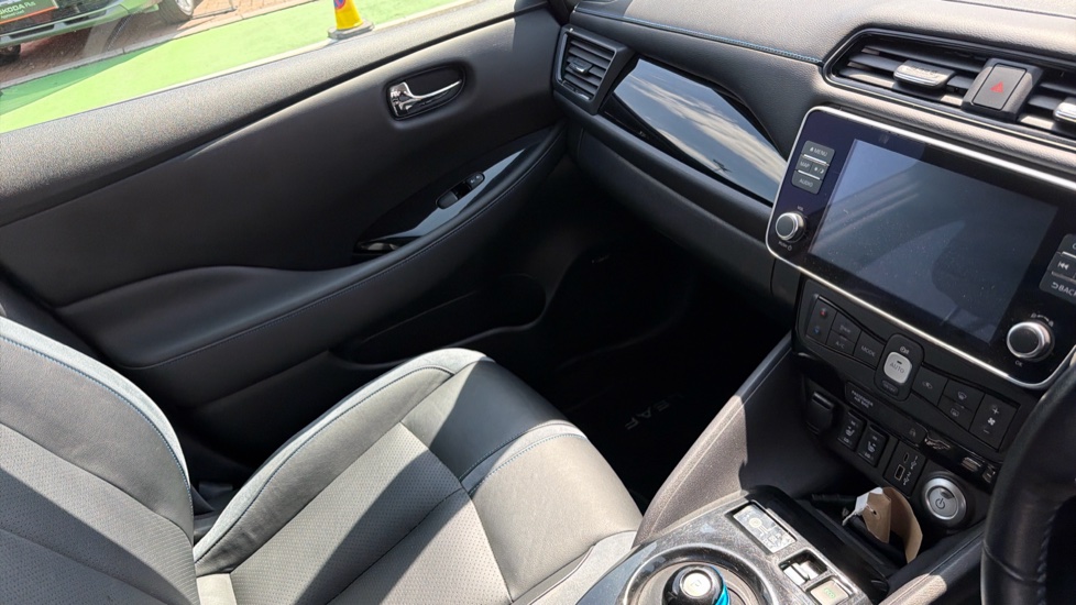 Nissan LEAF 160kW e+ Tekna 59kWh 5dr Auto Electric Hatchback - Image 14