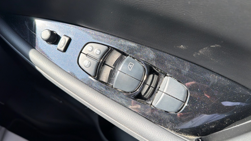 Nissan LEAF 160kW e+ Tekna 59kWh 5dr Auto Electric Hatchback - Image 21