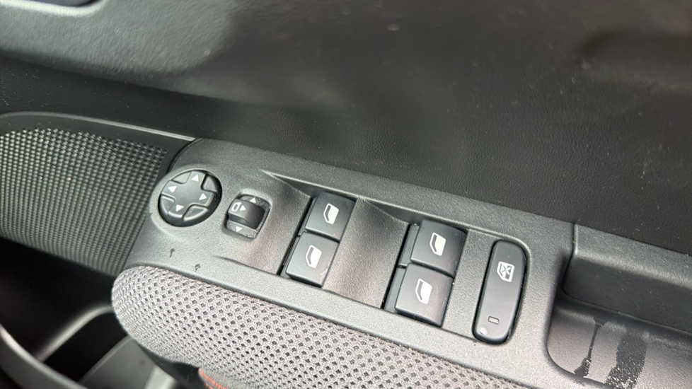 Citroen C3 Aircross 1.2 PureTech 110 Flair 5dr [6 speed] Petrol Hatchback - Image 21