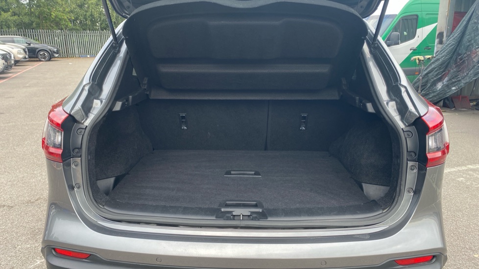 Nissan Qashqai 1.5 dCi N-Connecta 5dr Diesel Hatchback - Image 4