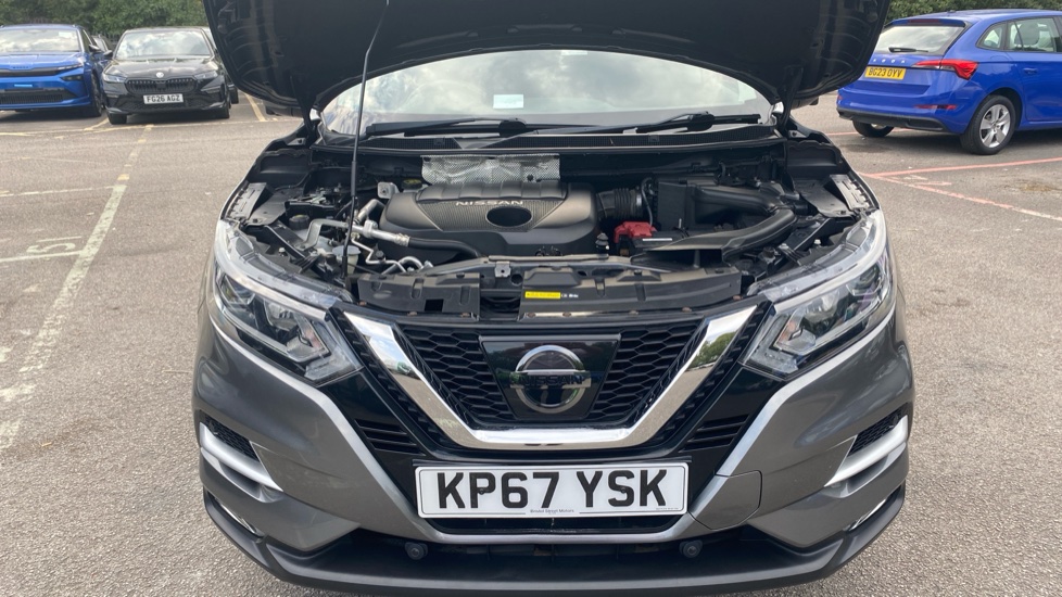 Nissan Qashqai 1.5 dCi N-Connecta 5dr Diesel Hatchback - Image 8