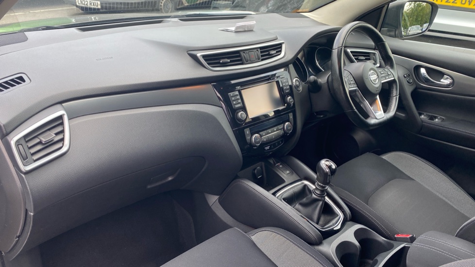 Nissan Qashqai 1.5 dCi N-Connecta 5dr Diesel Hatchback - Image 9