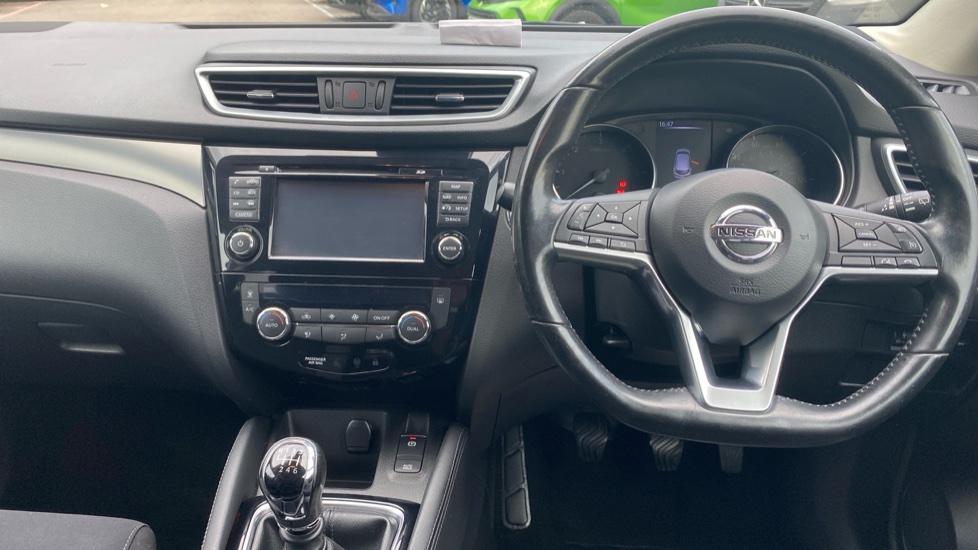 Nissan Qashqai 1.5 dCi N-Connecta 5dr Diesel Hatchback - Image 10