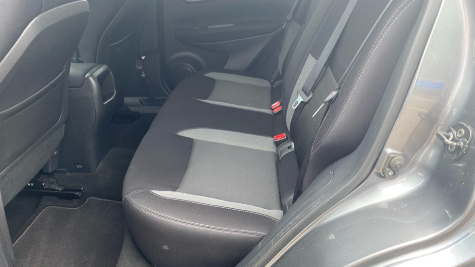 Nissan Qashqai 1.5 dCi N-Connecta 5dr Diesel Hatchback - Image 16