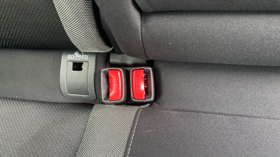 Nissan Qashqai 1.5 dCi N-Connecta 5dr Diesel Hatchback - Image 17