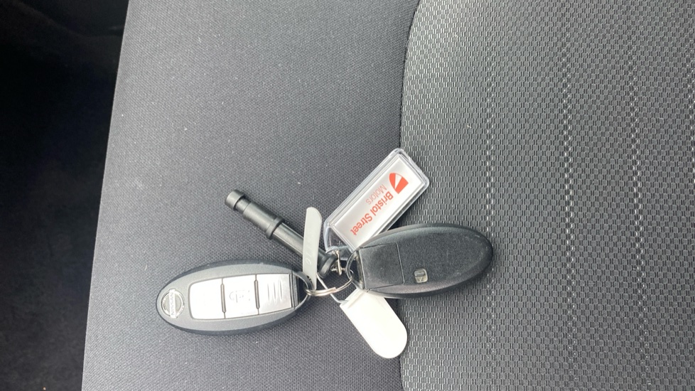 Nissan Qashqai 1.5 dCi N-Connecta 5dr Diesel Hatchback - Image 20
