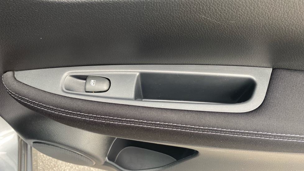 Nissan Qashqai 1.5 dCi N-Connecta 5dr Diesel Hatchback - Image 24