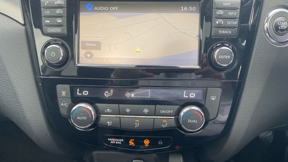 Nissan Qashqai 1.5 dCi N-Connecta 5dr Diesel Hatchback - Image 30