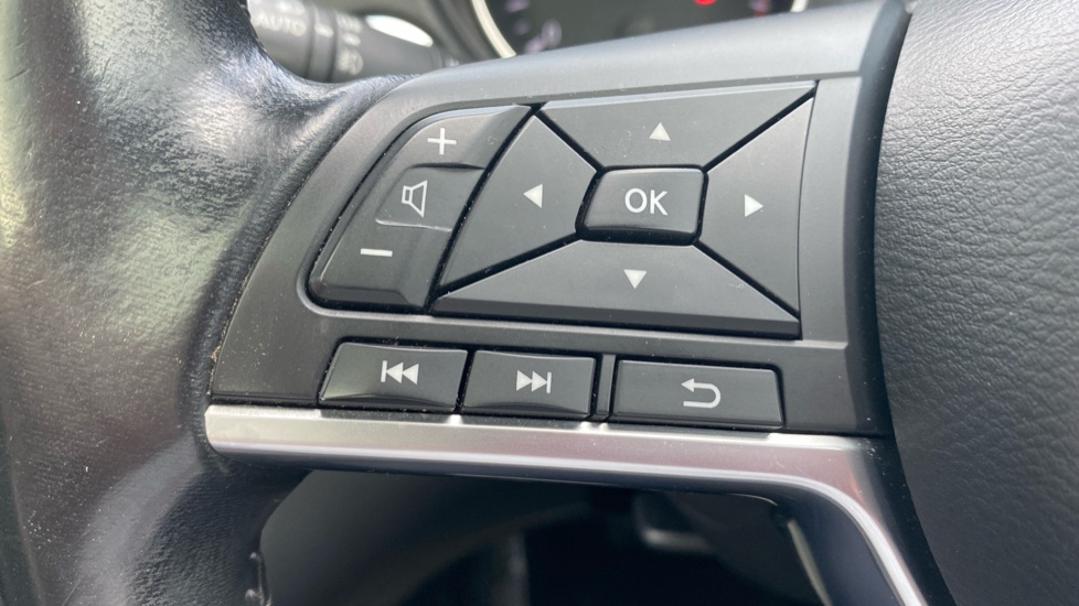 Nissan Qashqai 1.5 dCi N-Connecta 5dr Diesel Hatchback - Image 33
