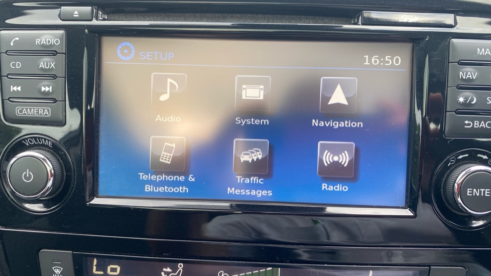 Nissan Qashqai 1.5 dCi N-Connecta 5dr Diesel Hatchback - Image 37