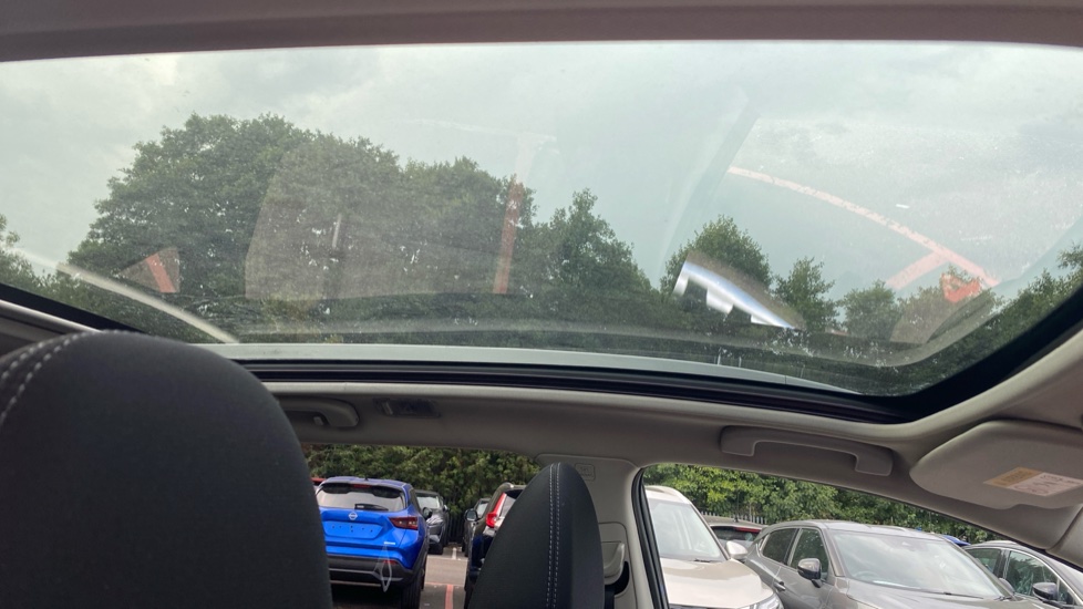 Nissan Qashqai 1.5 dCi N-Connecta 5dr Diesel Hatchback - Image 39