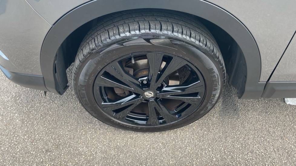 Nissan Qashqai 1.5 dCi N-Connecta 5dr Diesel Hatchback - Image 40