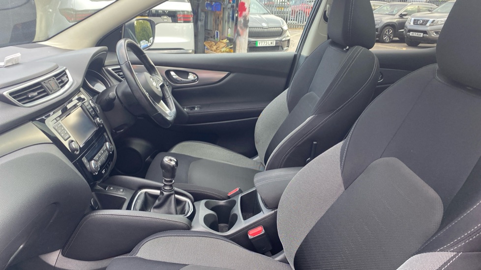 Nissan Qashqai 1.5 dCi N-Connecta 5dr Diesel Hatchback - Image 42