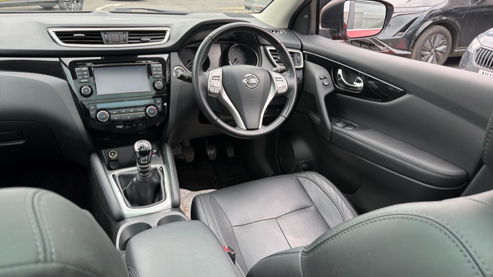 Nissan Qashqai 1.5 dCi Tekna 5dr Diesel Hatchback - Image 9