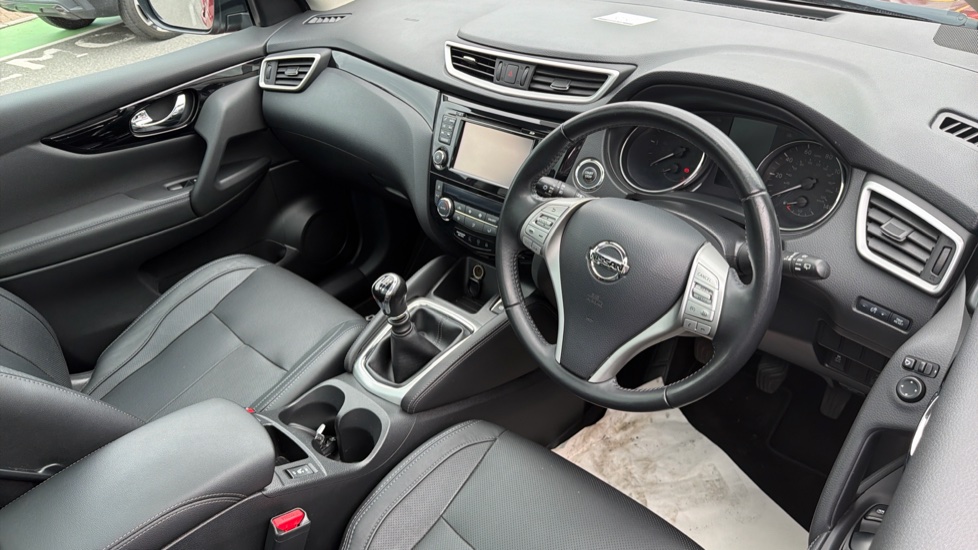 Nissan Qashqai 1.5 dCi Tekna 5dr Diesel Hatchback - Image 11
