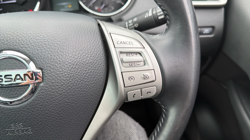 Nissan Qashqai 1.5 dCi Tekna 5dr Diesel Hatchback - Image 23